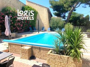 Logis Hôtel La Bastide d'Entraigues - 3hvězdičkové hotely ve městě Entraigues-sur-la-Sorgue