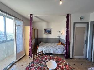 Studio vue mer avec loggia et parking