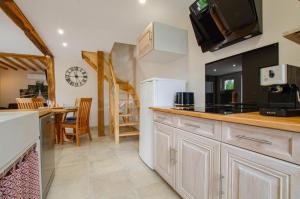 Les volets bleus & les ptits cailloux