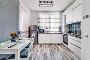 ARI AQUA Apartment with Balcony