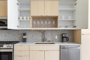 Blueground East Industrial pool AC nr park SFO-1850