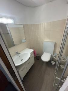 Large vacation home with mountain views