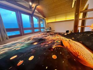 Large vacation home with mountain views