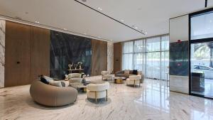 Vogue Vacation Homes, JVC Binghatti Corner near Circle Mall, Two Bedroom Apartment with Balcony and City View, Access toAmenities