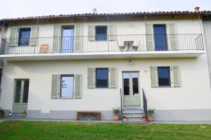 Panoramic Monferrato Villa with Amazing Views