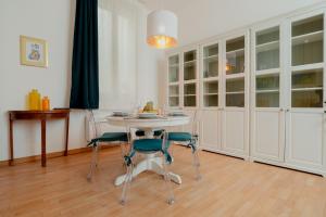 The Queens Bridge x4 Piazza Unità 2