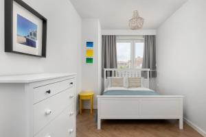 Rewal Cozy Apartment with Parking, Gym, Spa & Pool close to the Beach by Noclegi Renters