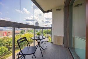 Functional Apartment with 2 Bedrooms and Parking in Wola district by Noclegi Renters