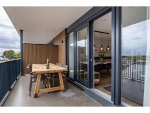 Beautiful apartment with beautiful views of the lively marina