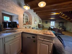 Maisons de vacances Vakantiehuis met zwembad nabij Rocamadour : Maison 6 Chambres