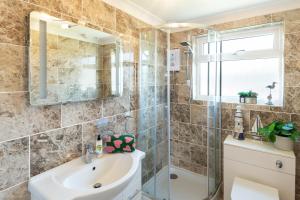 NEW Beachfront Apartment slps 4, West Bay, Dorset