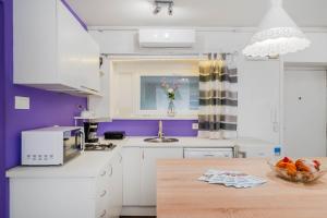 Charming Downtown Studio - Happy Rentals