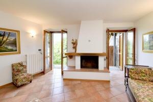 Tignale - Charme Rustico, Vista Lago con Parcheggio