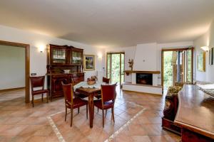 Tignale - Charme Rustico, Vista Lago con Parcheggio