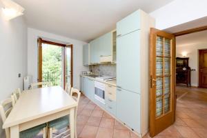 Tignale - Charme Rustico, Vista Lago con Parcheggio
