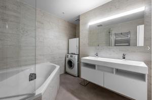 Stylish 3-Room Flat City Views