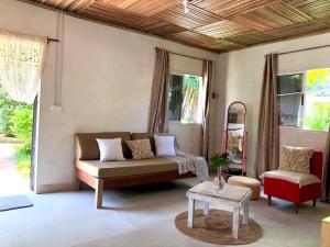 Petite maison 2ch a deux pas de la route principale