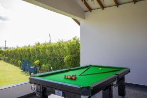 ELIVAAS Esh Hazel Hillside Retreat with Garden and Restaurant