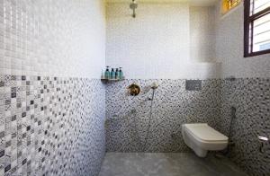 ELIVAAS Esh Hazel Hillside Retreat with Garden and Restaurant