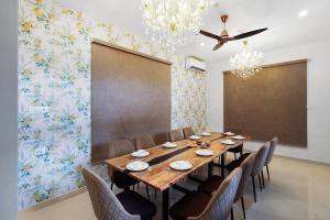 ELIVAAS Esh Hazel Hillside Retreat with Garden and Restaurant
