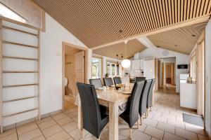 Lovely Holiday Home With Large Outdoor Spa, Indoor Spa And Sauna Close To Ringkøbing Fjord