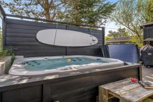 Well-Maintained Holiday Home With Outdoor Shower And 5-Person Outdoor Hot Tub, Close To The North Sea In Klitmøller