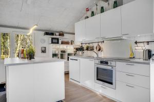 Lovely Renovated Holiday Home With A Wilderness Bath And Fenced Grounds