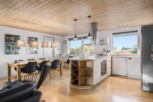 Large, Well-Maintained Holiday Home Near Søndervig, With Activity Room, 6-Person Outdoor Hot Tub And Sauna