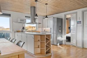 Large, Well-Maintained Holiday Home Near Søndervig, With Activity Room, 6-Person Outdoor Hot Tub And Sauna,