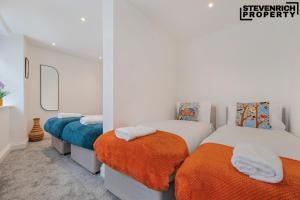 Long Stays, Contractors & Re-locators, Central Brighton Luxury Flat for Groups, Sleeps 6
