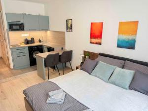 VH25 Victor Apartment