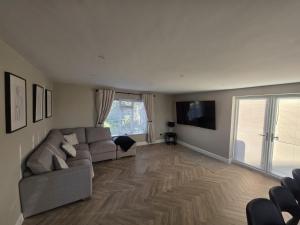 Collooney - House - Sleeps 6 - Parking