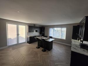 Collooney - House - Sleeps 6 - Parking