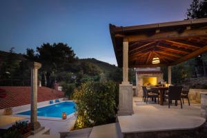 New Luxury Villa Korcula Timeless with private pool, Free Parking, Seafront, for 6 persons