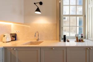 Oceanfront Villa Near Porto Historical Centre