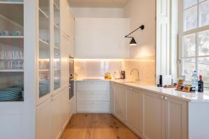 Oceanfront Villa Near Porto Historical Centre