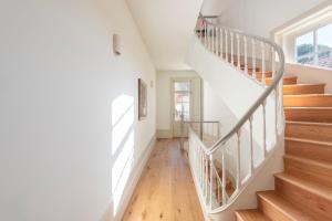 Oceanfront Villa Near Downtown Porto