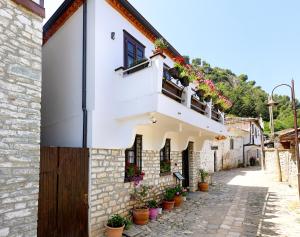 Oda e Skulptorit-Authentic Guesthouse in Gorica,Berat UNESCO area