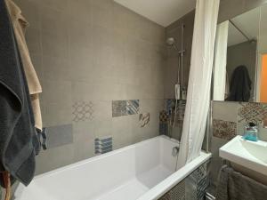 Contemporary Flat w Private Patio London Fields