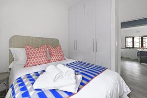 Stylish and Central 2 Bedroom Apartment in Cape Town