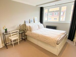 Exquisite Top Floor Flat Heart of Chelsea