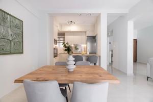 Warm Athenian 2BR Apartment by Acropolis Hill by UPSTREET