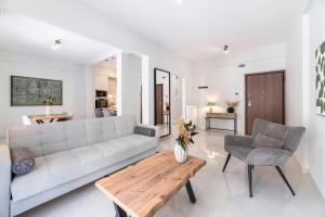 Warm Athenian 2BR Apartment by Acropolis Hill by UPSTREET