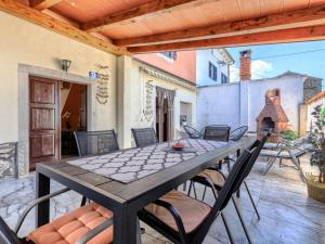 Holiday Home Pinezici-1 by Interhome