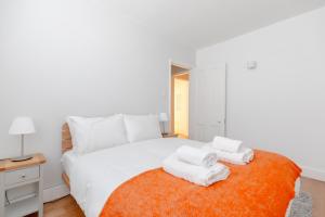 Contemporary 2BD Flat - 1 Min to Pimlico Station!