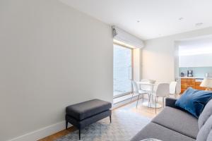 Contemporary 2BD Flat - 1 Min to Pimlico Station!