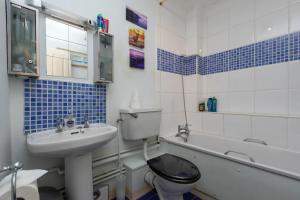 Homely 1 Bedroom Apartment in Beckton With Parking