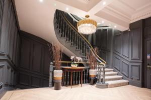 Chic Manchester Chinatown Stay - Shops & Nightlife