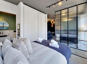 9th floor views, couples dream- wifi-pool