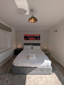 Thames Riverside Retreat Serene 3 Bed Bungalow